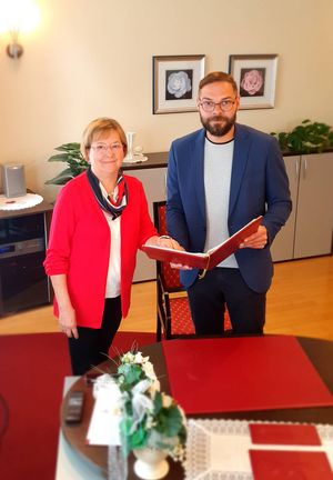 Bild: Standesbeamtin Ilona Schulze übergibt zum 1. Juni 2023 an Chris Herzog 